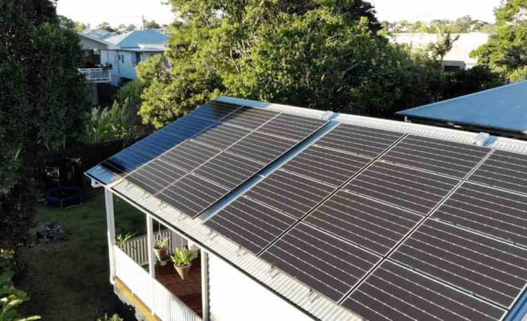 Rooftop solar growth nears record levels, led by Queensland and commercial installs