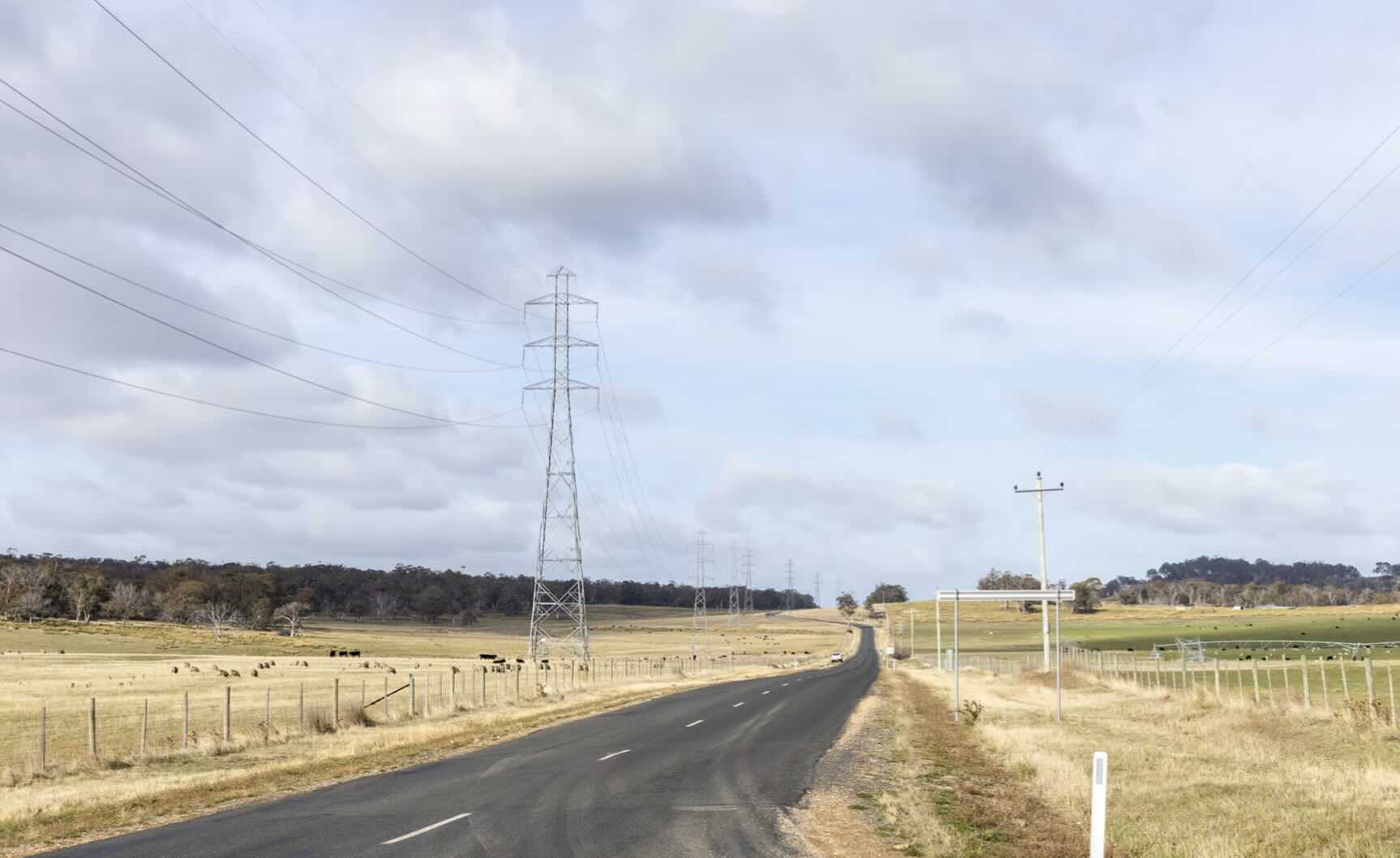 Tasmania landowners sign up Malaysia energy company to deliver wind, solar and battery projects