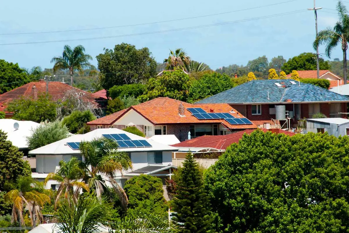 Retailers and consumer advocates gang up on Ausgrid’s push into rooftop solar and batteries