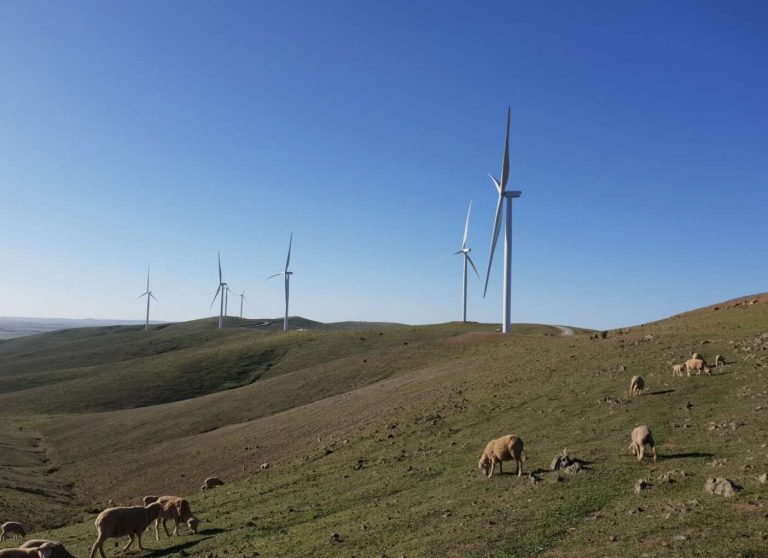 South Australia wind projects to be first CIS winners to reach financial close, Victoria says no to more solar hybrids