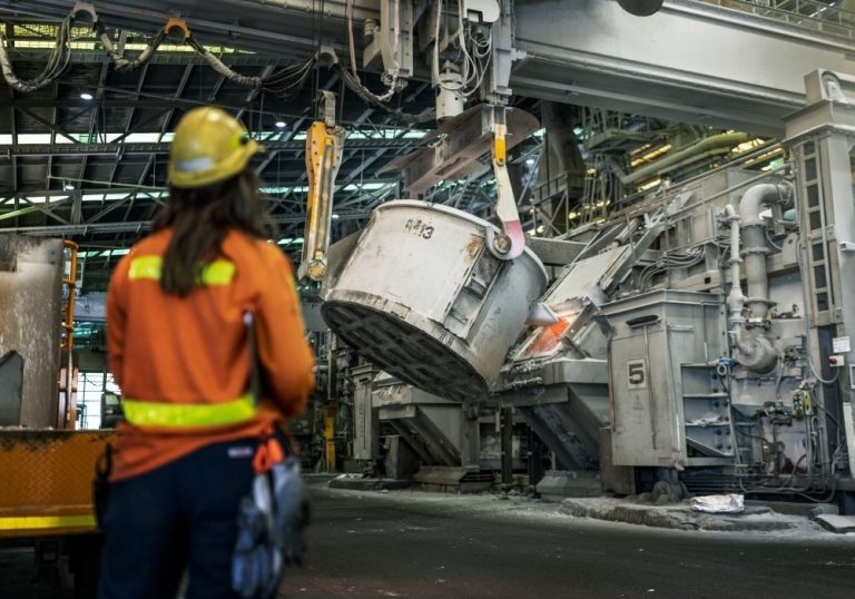 Work starts on giant Tomago battery as Bowen confirms CEFC and Snowy Hydro in talks to save troubled smelter