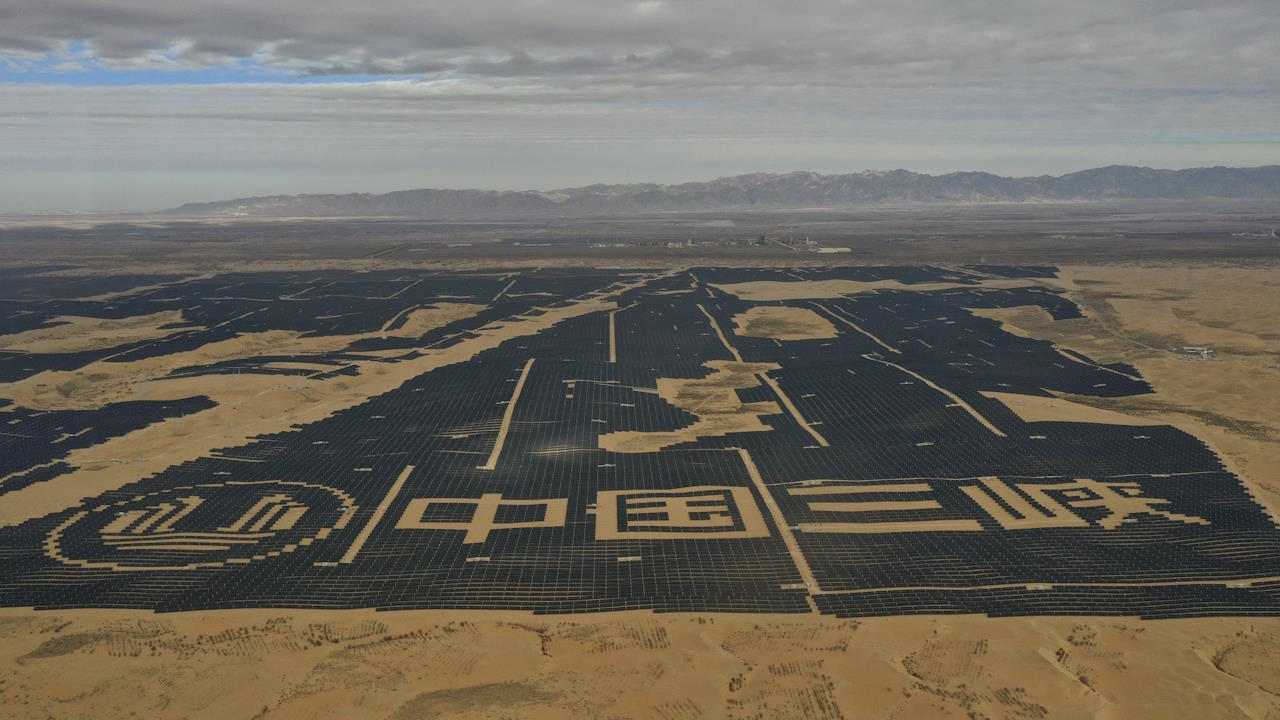 “Desert greening:” China’s massive solar farms create cool refuges for plants in Gobi desert