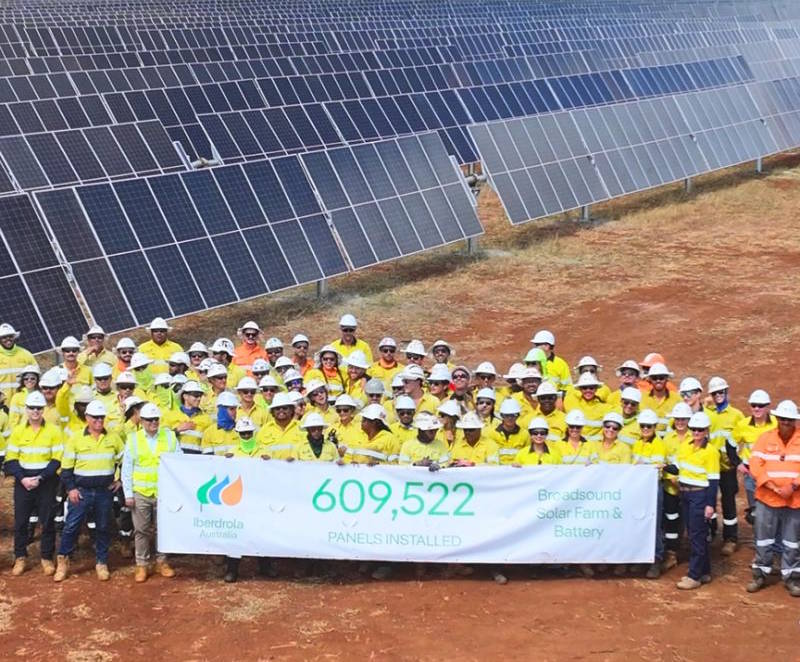 Workforce installs last of 609,522 panels at major new solar and battery project
