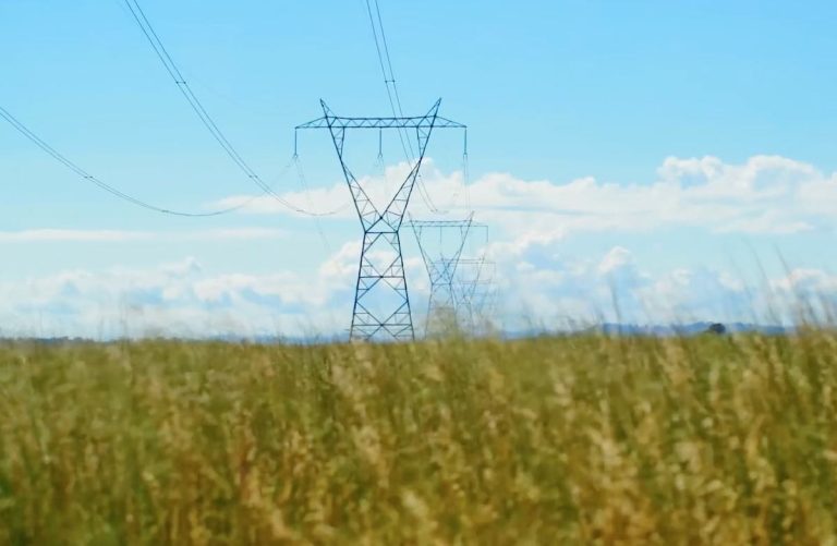“Definitely not good policy:” Experts skewer LNP plan to pause major transmission upgrades