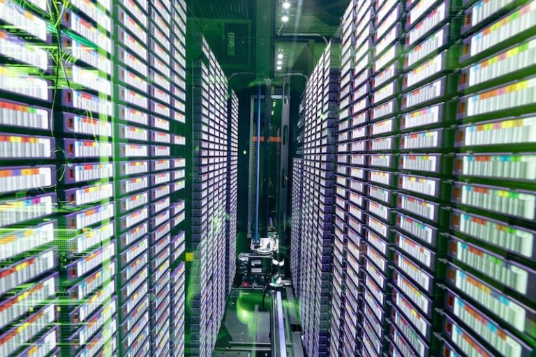 Data centres will have “legal obligation” to BYO renewables, says PM, but LNP looms as spoiler