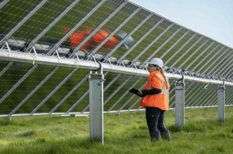 New solar-battery hybrid promising four hours of storage near Canberra seeks federal green light