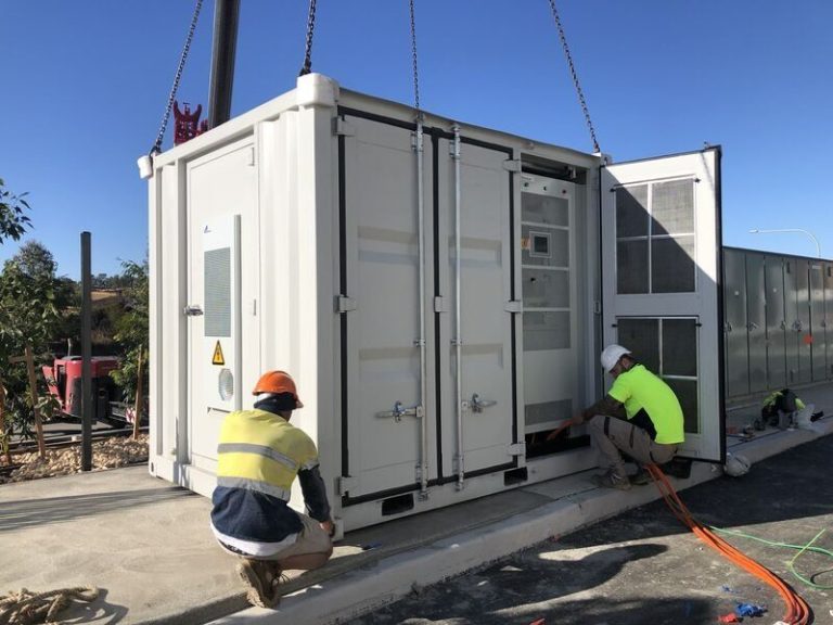 “We want more batteries:” State rebate to slash costs for businesses and apartments by up to 40 pct