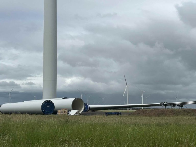 Australia will not hit 82 pct renewables by 2030, BNEF says, despite record solar and battery investment