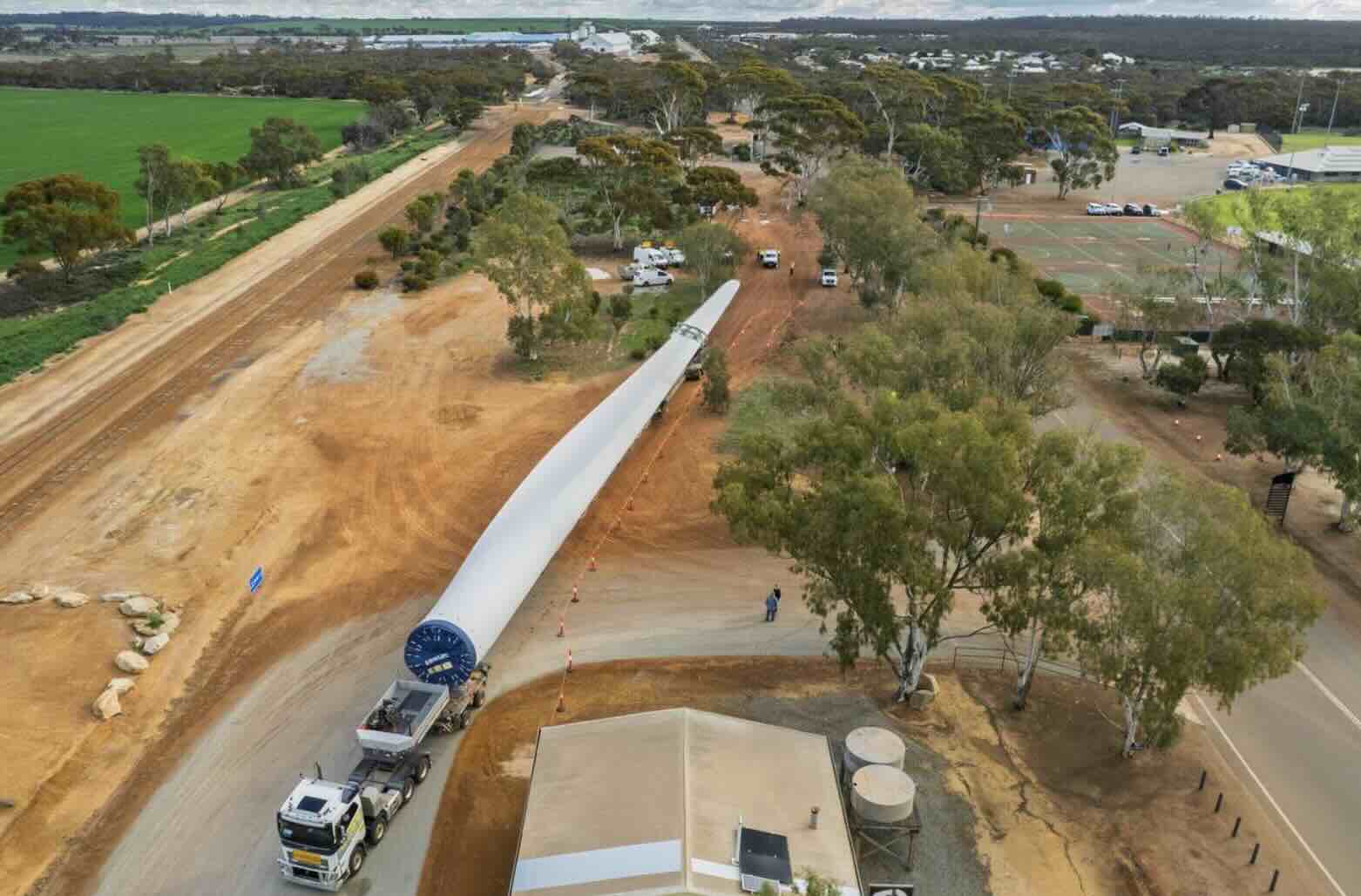 Bowen launches new wind and solar tender in state happy to write contracts to help replace coal