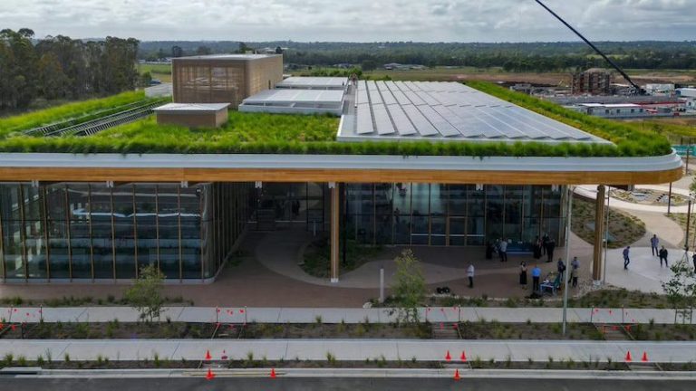 Kookaburras, bees and panels: Australia’s first big “biosolar” roof slashes heat, boosts power by nearly 25%