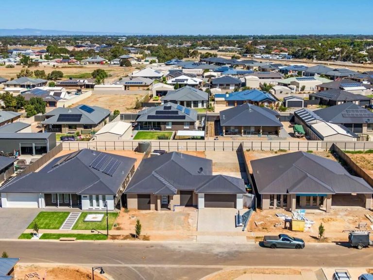 “Extraordinary difference:” Households urged to shop around for best Solar Sharer offers, or miss big savings
