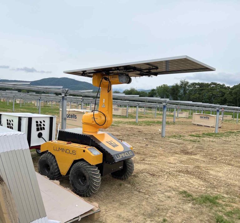 Solar robotics innovators win Arena funding to build manufacturing plants on Australian soil