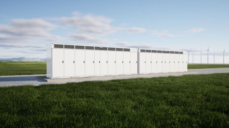 Record amount of generation and storage lines up to connect to Australia’s main grid – half of it big batteries