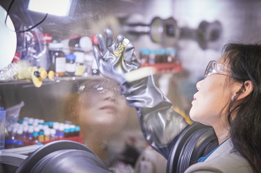 Australian researchers set new efficiency record for perovskites, hope secret molecule can solve stability issues